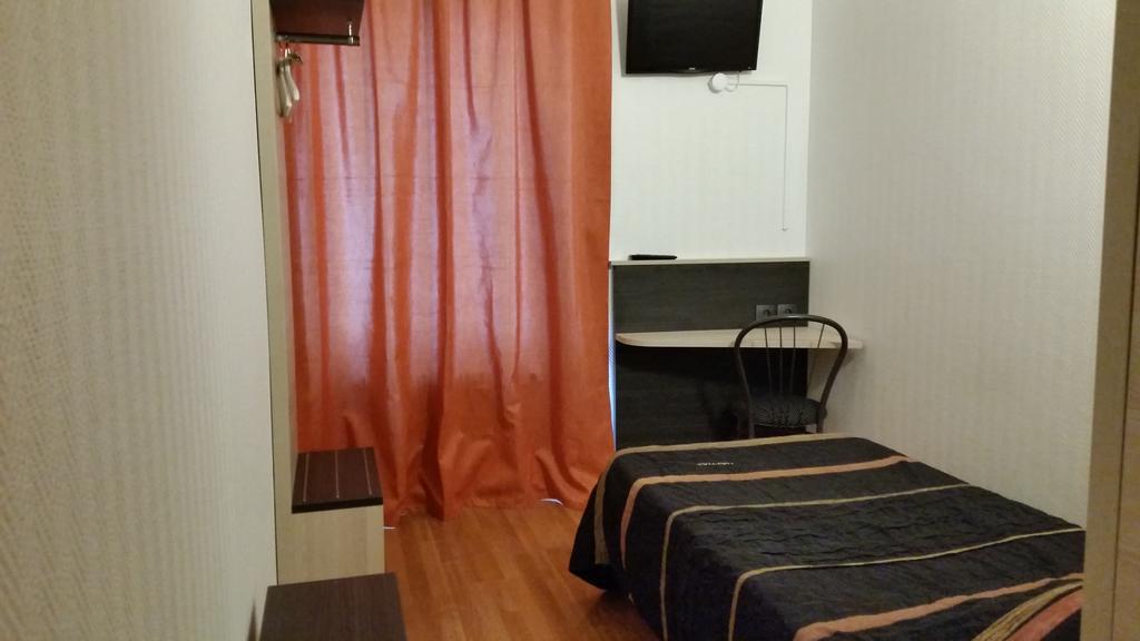 Hotel D'Alsace Villeurbanne Oda fotoğraf