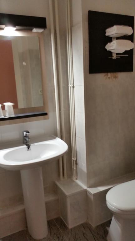 Hotel D'Alsace Villeurbanne Oda fotoğraf